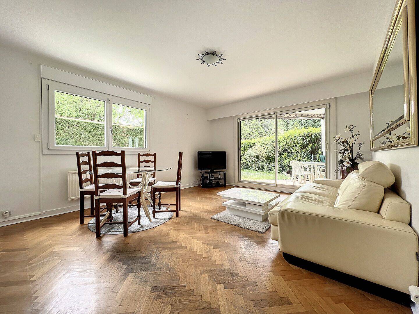 Appartement 3 pièces 70 m² · à Champagne-au-Mont-d'Or · 70,4 m² · 329 000 €