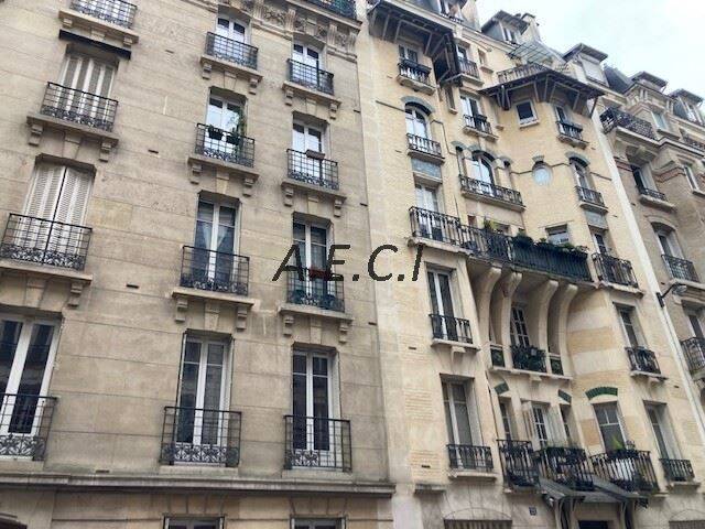 Appartement 2 pièces 43 m² · à Paris 18ème Arrondissement · 43 m² · 339 000 €
