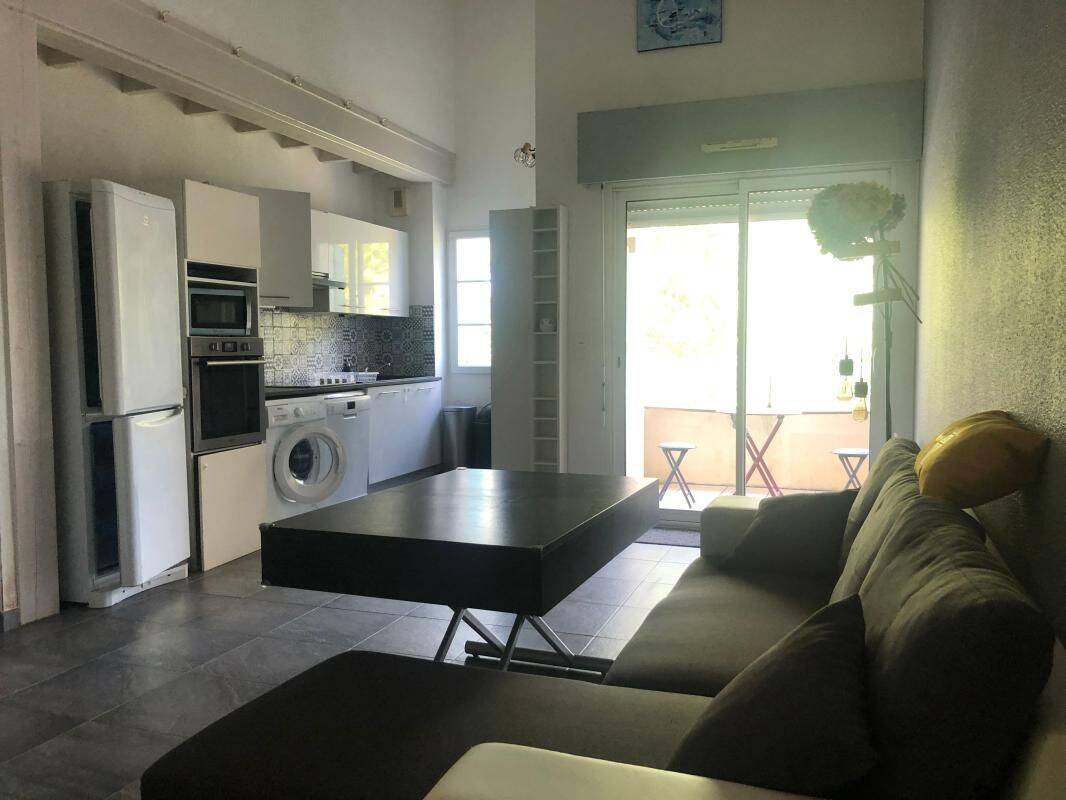 Appartement 3 pièces 73 m² · à Échillais · 72,7 m² · 800 €