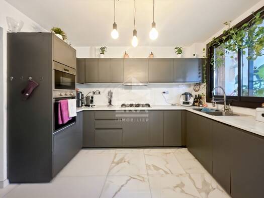 Appartement à vendre 330 000 € 4 pièces 3 chambres 105 m² Étage 1/5 La Blancarde Marseille 4ème arrondissement 13004