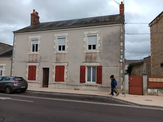 Immeuble à vendre 213 000 € 240 m² Ouest Fourchambault 58600