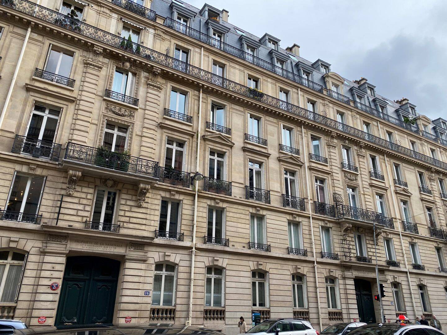 Appartement 2 pièces 126 m² · à Paris 16ème Arrondissement · 125,7 m² · 3 741 €/mois