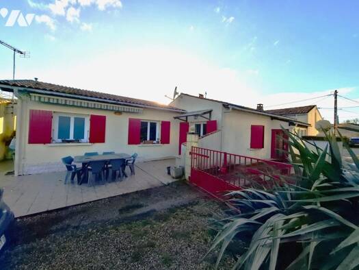 Maison de plain-pied à vendre 209 840 € 4 pièces 2 chambres 114 m² 1 696 m² de terrain Soulignonne 17250