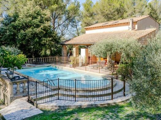 Maison à vendre 1 990 000 € 3 pièces 12 chambres 350 m² 15 000 m² de terrain Grans 13450