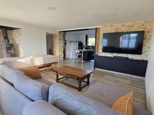 Maison à vendre 163 900 € 5 pièces 4 chambres 127 m² 2 127 m² de terrain Baugé-en-Anjou 49150