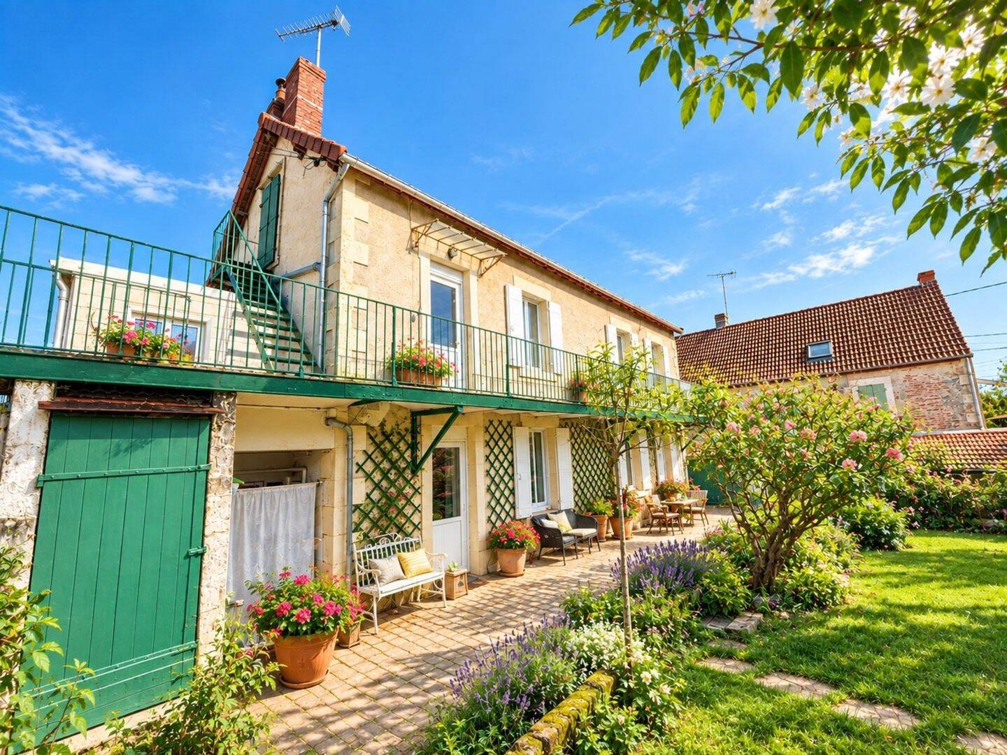 Maison 15 pièces 273 m² · à Marseilles-lès-Aubigny · 273 m² · 294 000 €