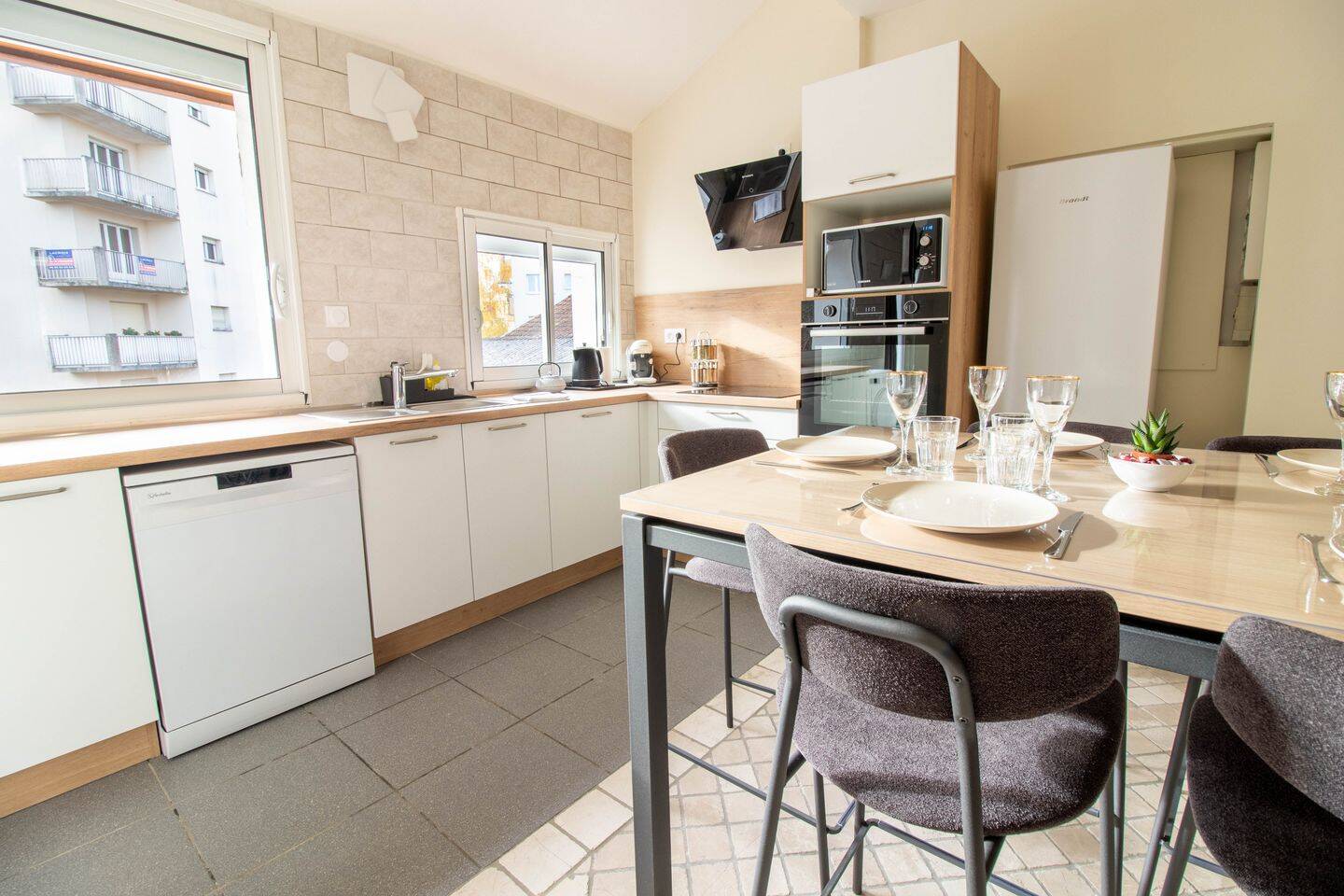 A louer, spacieux duplex neuf et équipé + clim, quartier Jouvence, 87,8 m² carrez et 112,99 m² au sol — 24