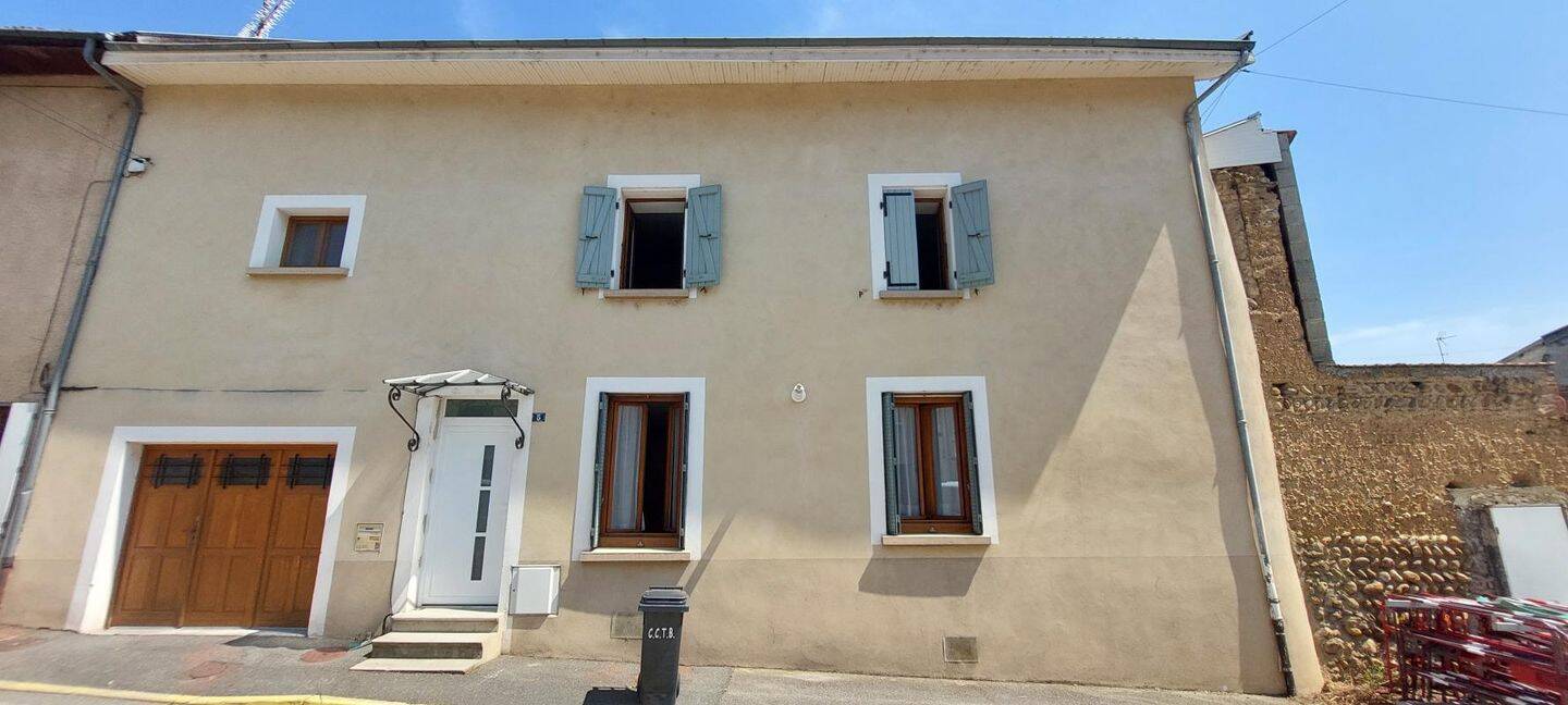 Maison 3 pièces 82 m² · à Beaurepaire · 82 m² · 130 000 €