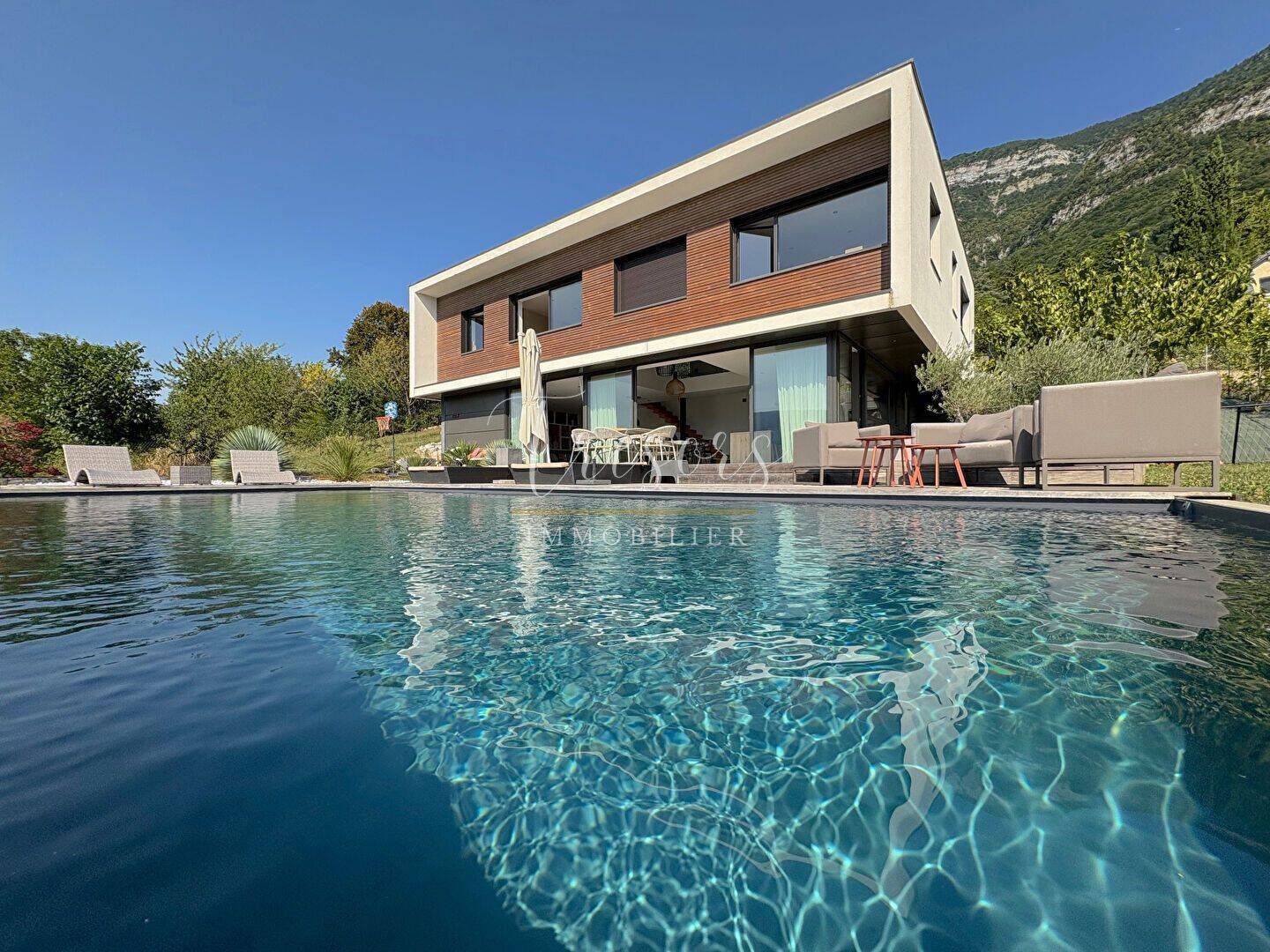 Maison 6 pièces 186 m² · à Méry · 186 m² · 949 000 €