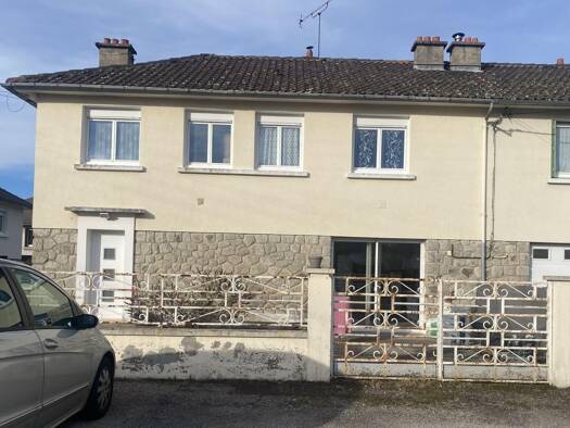 Maison à vendre 164 000 € 5 pièces 4 chambres 123 m² 445 m² de terrain Riom-ès-Montagnes 15400