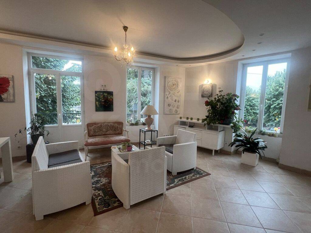 Maison 8 pièces 232 m² · à Clamecy · 231,8 m² · 129 600 €