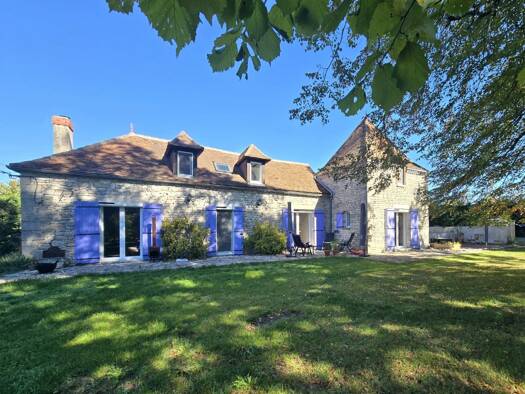 Maison à vendre 449 500 € 6 pièces 3 chambres 128 m² 16 039 m² de terrain Gabillou 24210