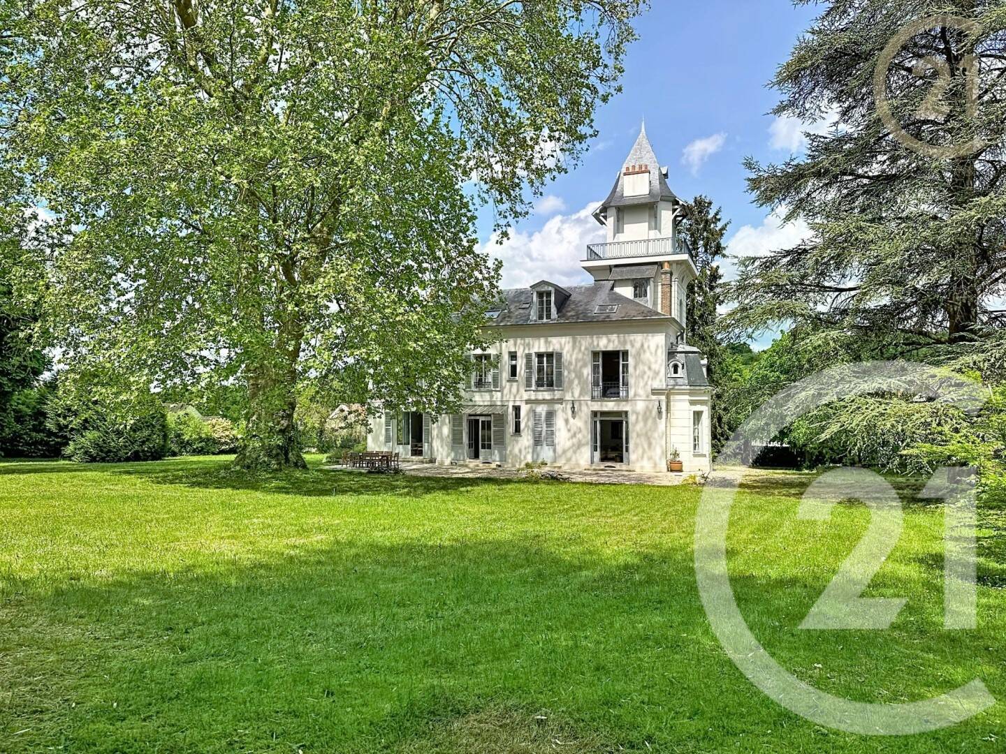 Maison 14 pièces 360 m² · à Seine Port · 359,9 m² · 4 590 €