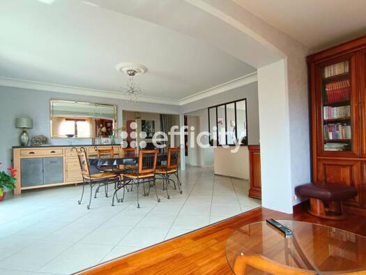 Maison de plain-pied à vendre 362 000 € 6 pièces 3 chambres 146,4 m² 2 493 m² de terrain Orée d'Anjou 49270