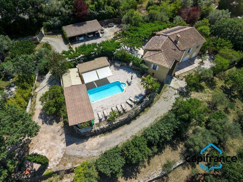 Maison 7 pièces 220 m² · à Solliès-Toucas · 220 m² · 889 000 €