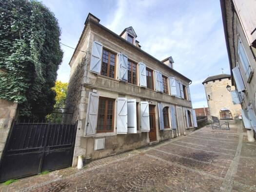 Maison à vendre 269 000 € 4 pièces 2 chambres 170 m² 172 m² de terrain Sainte Suzanne-Magret-Marmonts Orthez 64300