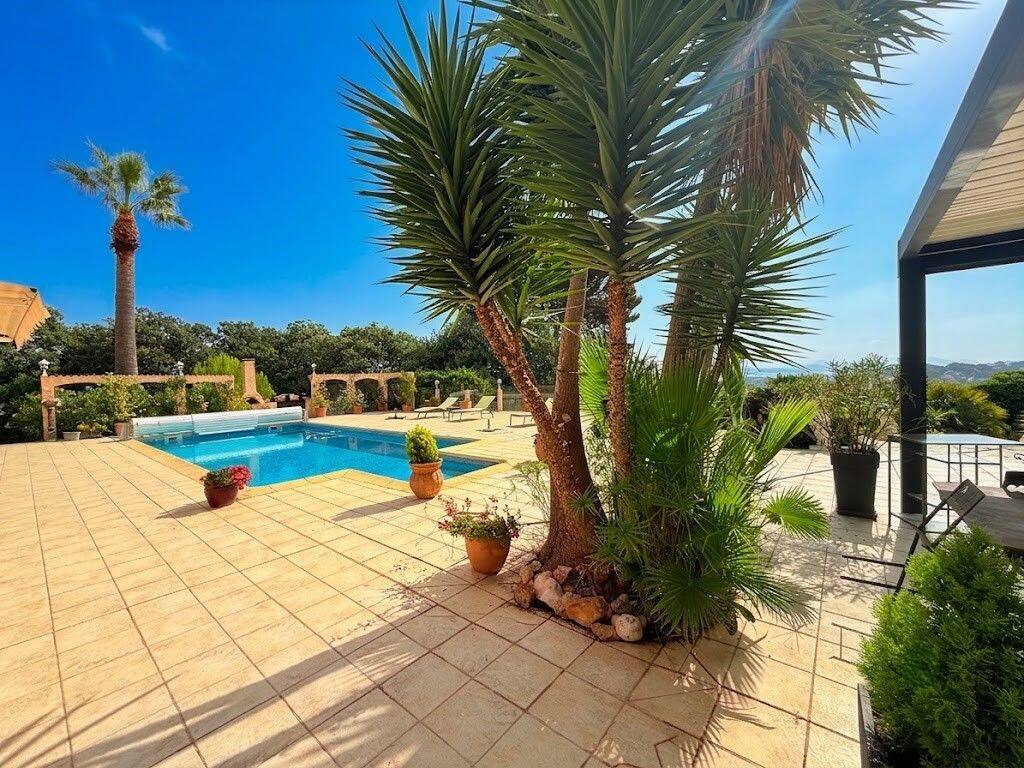 Maison 6 pièces 230 m² · à Six-Fours-les-Plages · 230 m² · 1 190 000 €