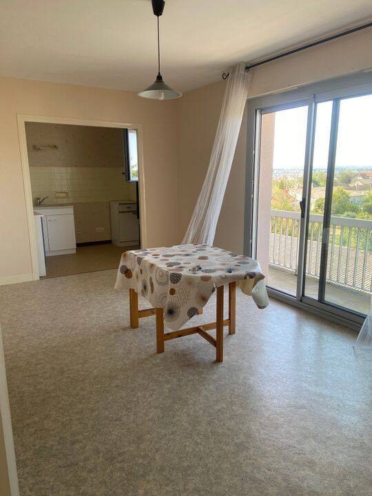 Appartement 1 pièce 35 m² · à Montluçon · 35 m² · 300 €/mois