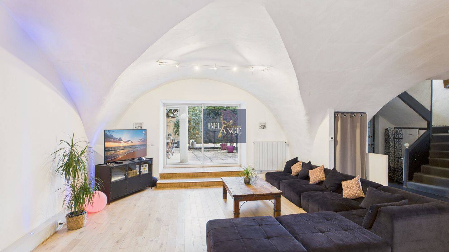 Maison 12 pièces 242 m² · à Villeneuve-de-Berg · 242,2 m² · 330 000 €