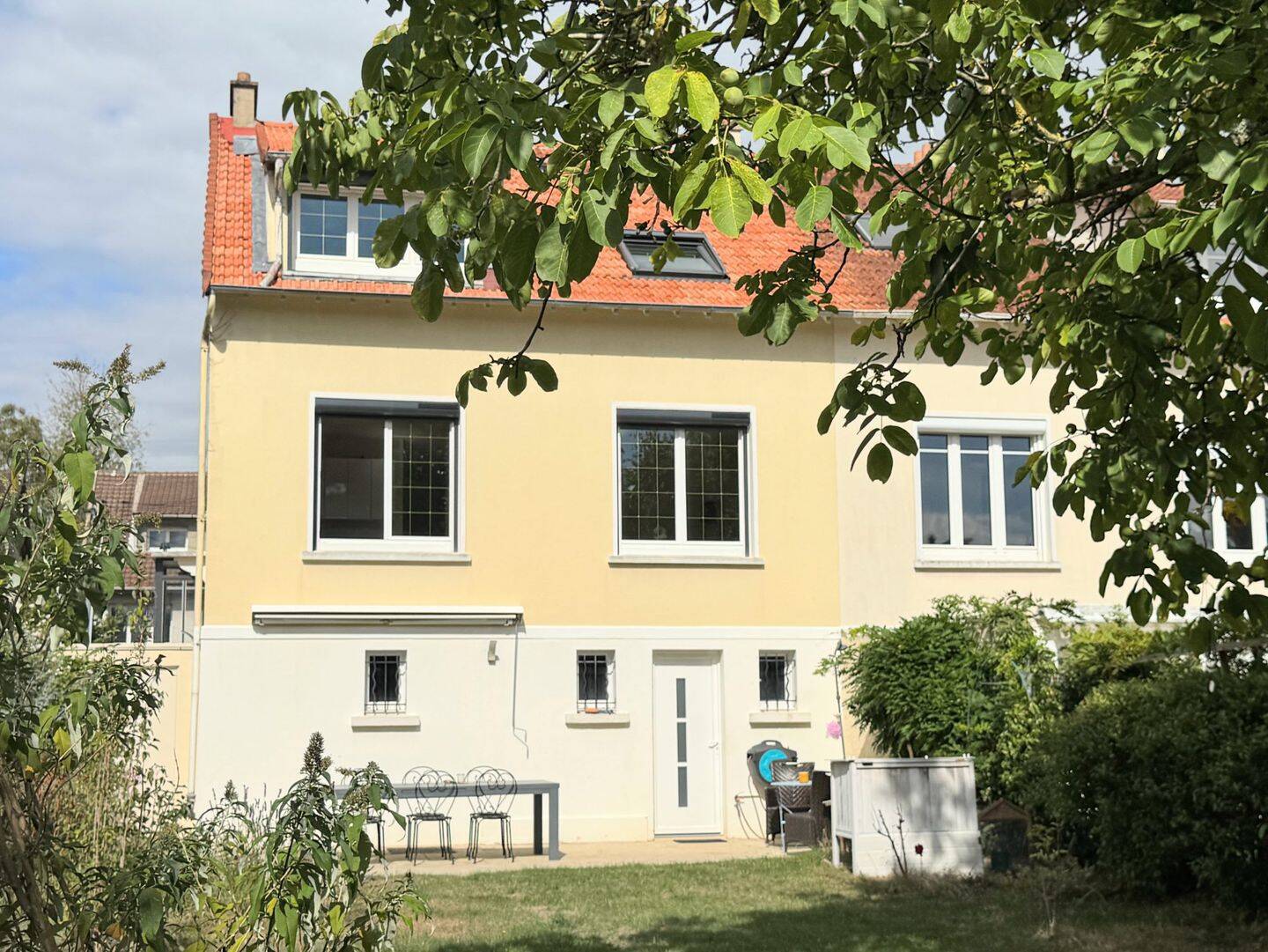 Maison 7 pièces 130 m² · à Le Mesnil-Saint-Denis · 130 m² · 445 000 €