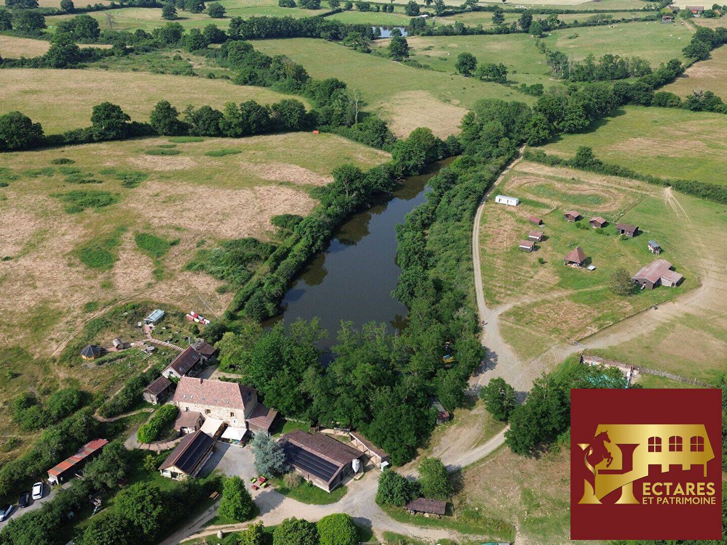 Maison 15 pièces 500 m² · à Bourbon-Lancy · 500 m² · 861 000 €