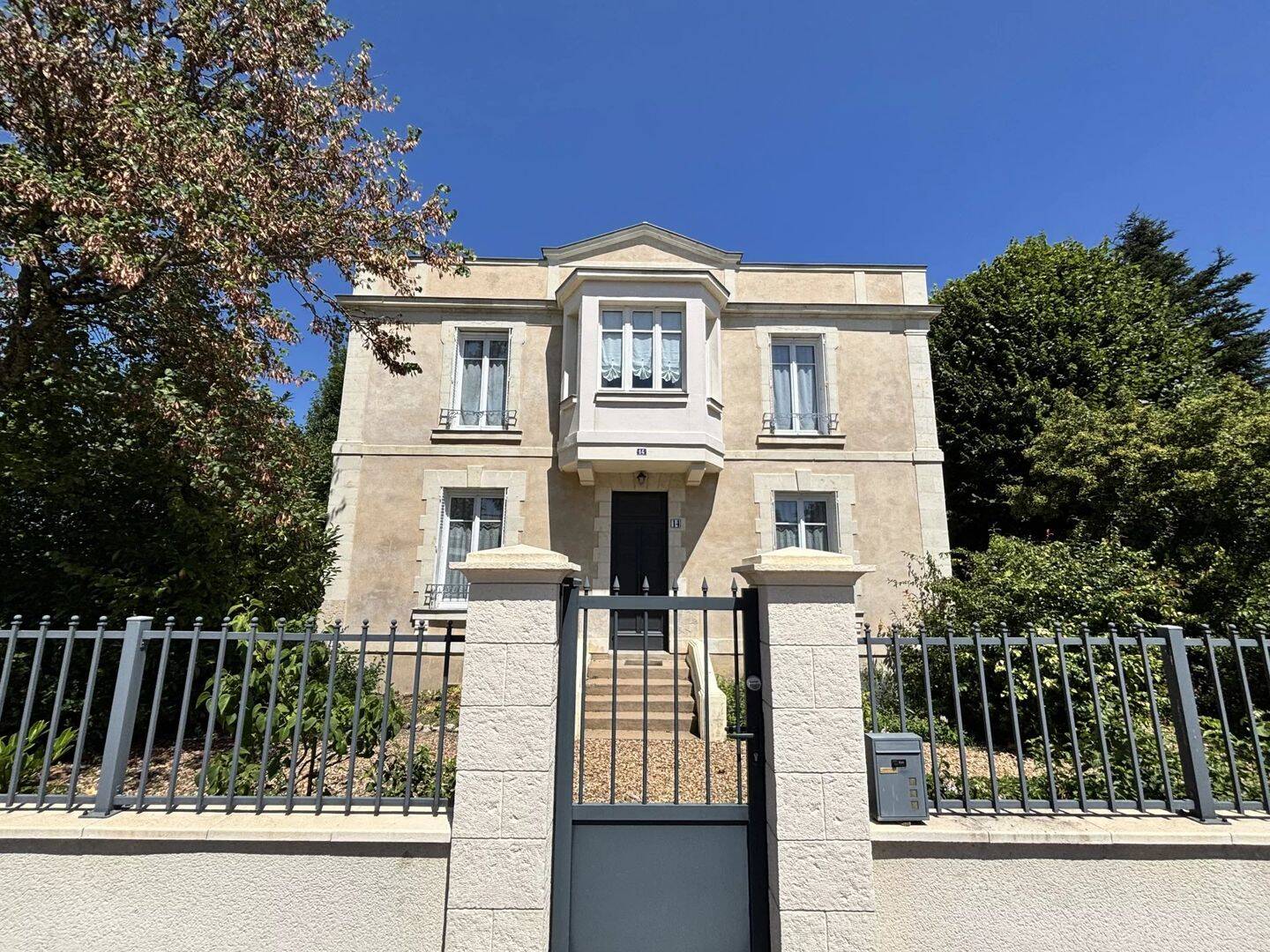 Maison 9 pièces 182 m² · à Vernantes · 182 m² · 189 900 €