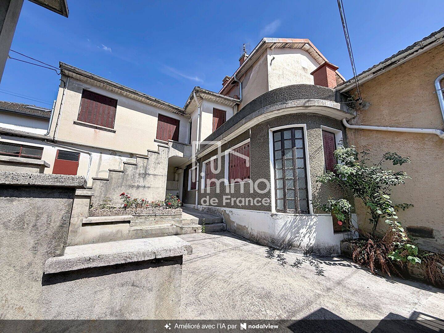 Maison 5 pièces 185 m² · à Oyonnax · 185 m² · 200 000 €