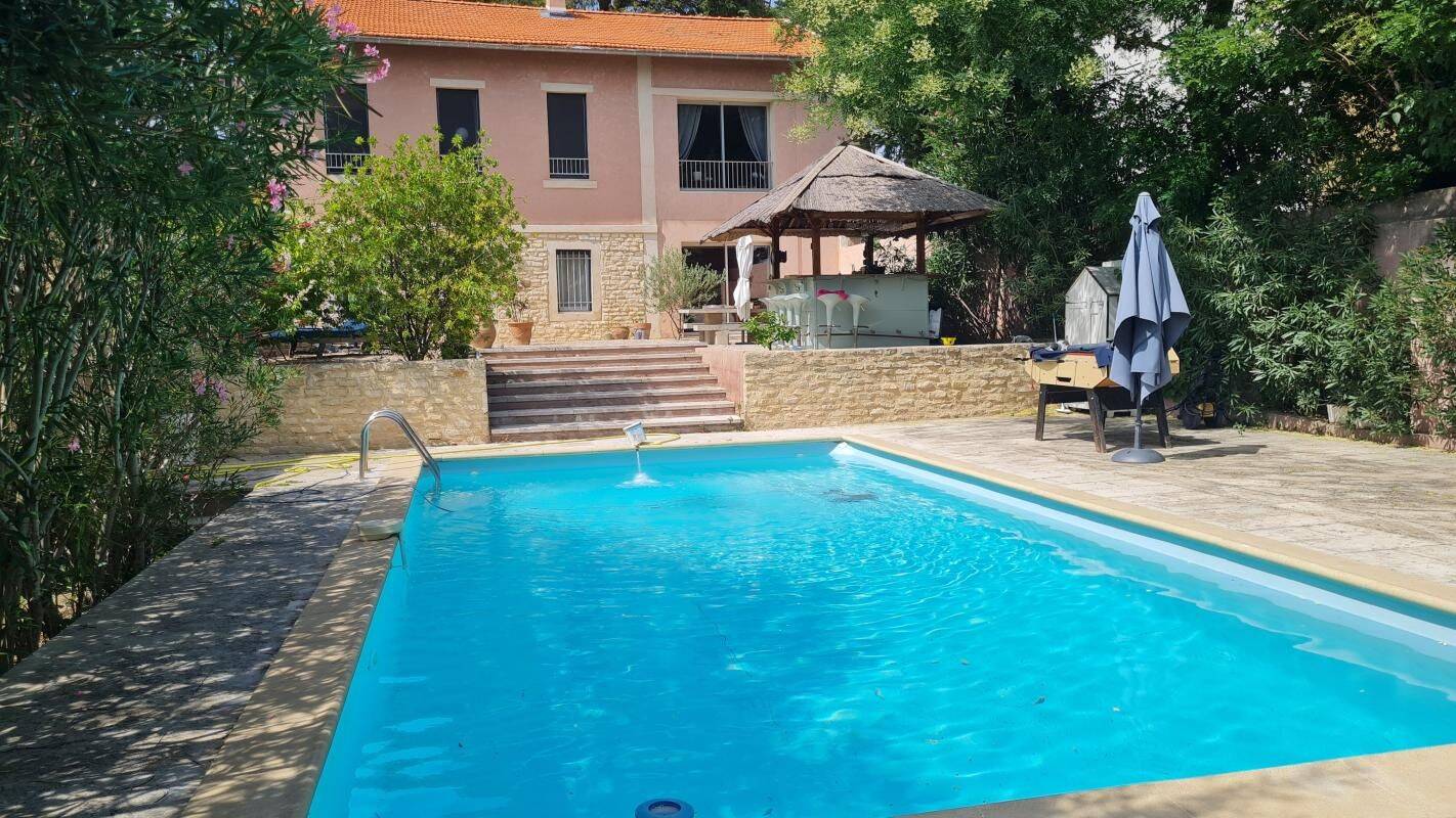 Maison 6 pièces 217 m² · à Les Angles · 217 m² · 810 000 €