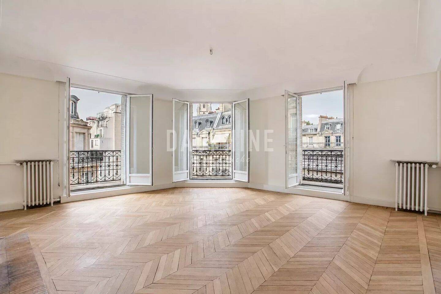 Appartement 4 pièces 130 m² · à Paris 8ème Arrondissement · 130 m² · 7 500 €