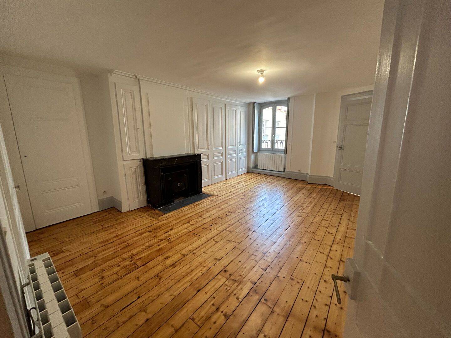 Appartement 3 pièces 118 m² · à Lyon 2ème Arrondissement · 117,8 m² · 1 595 €/mois