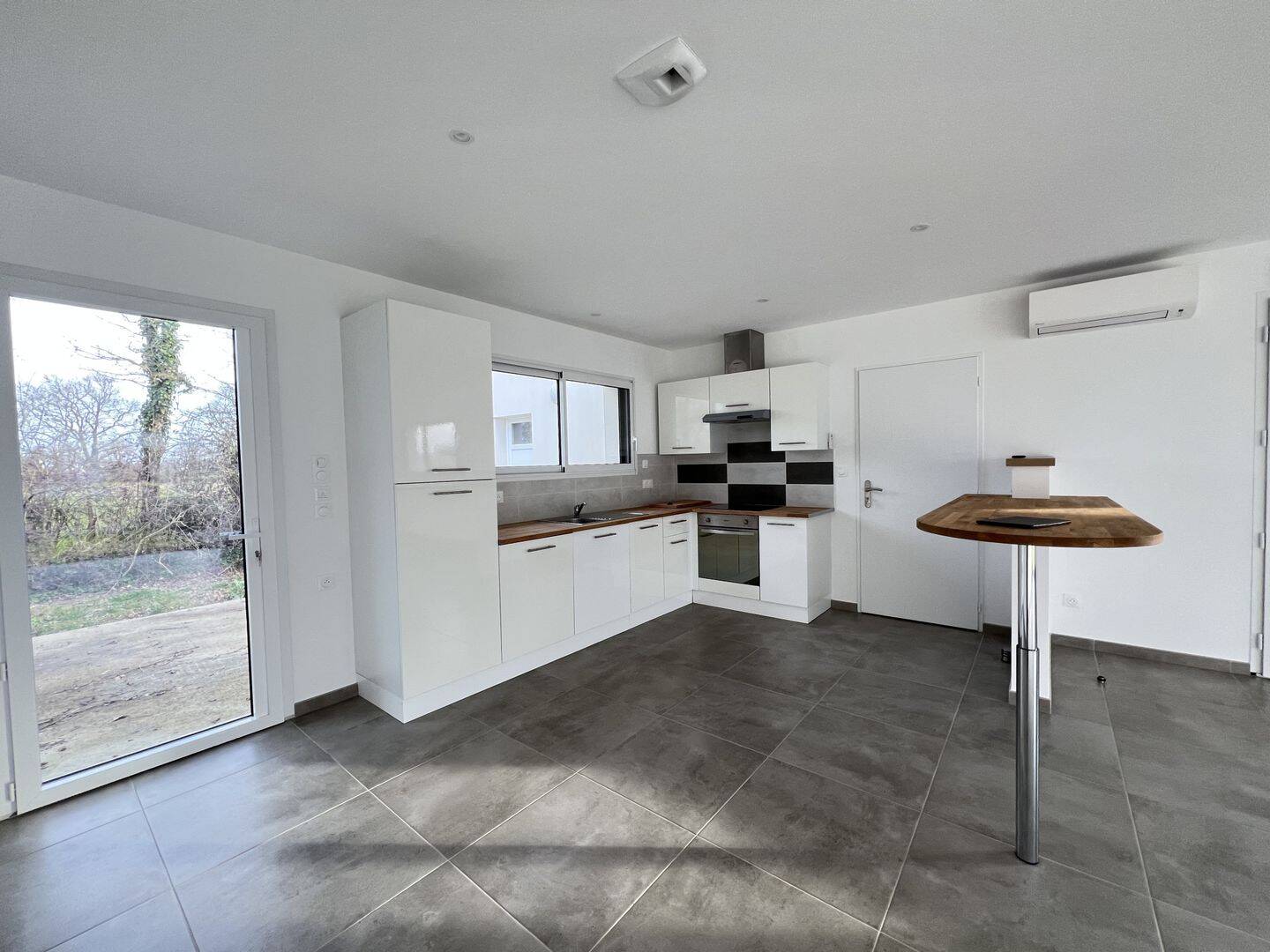 Maison 5 pièces 88 m² · à Saint-Julien-des-Landes · 88,5 m² · 988 €/mois