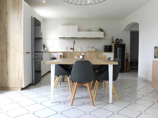 Maison à vendre 229 900 € 5 pièces 4 chambres 190 m² 831 m² de terrain Cours-les-Barres 18320