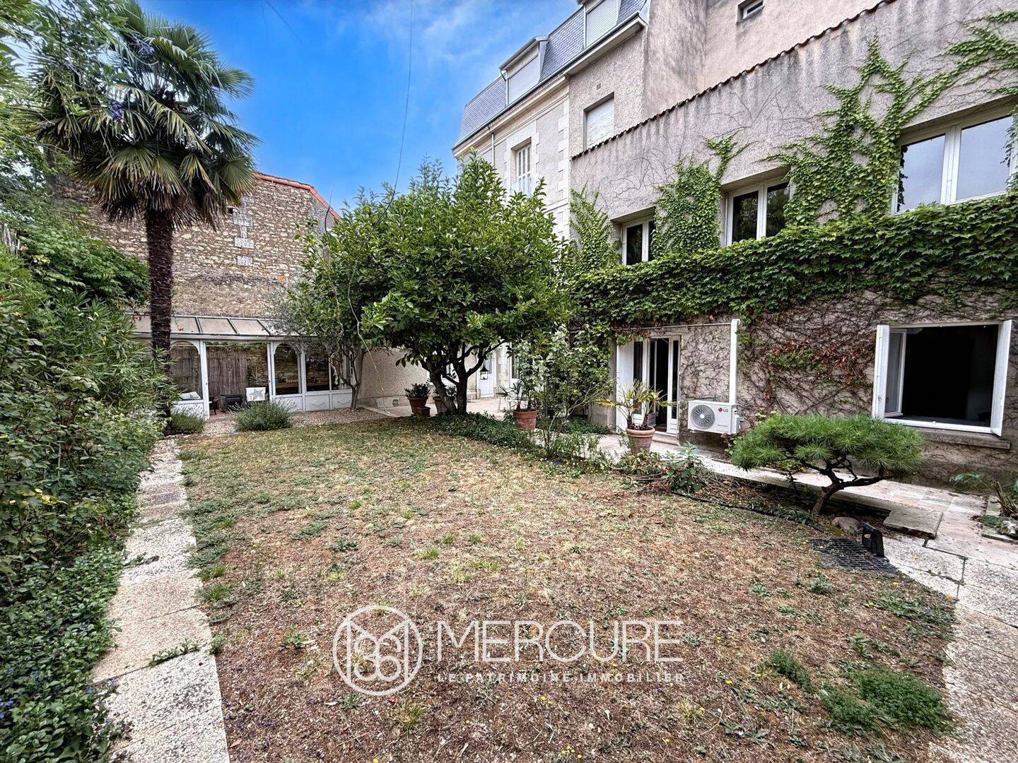 Maison 9 pièces 253 m² · à Poitiers · 253,4 m² · 577 500 €