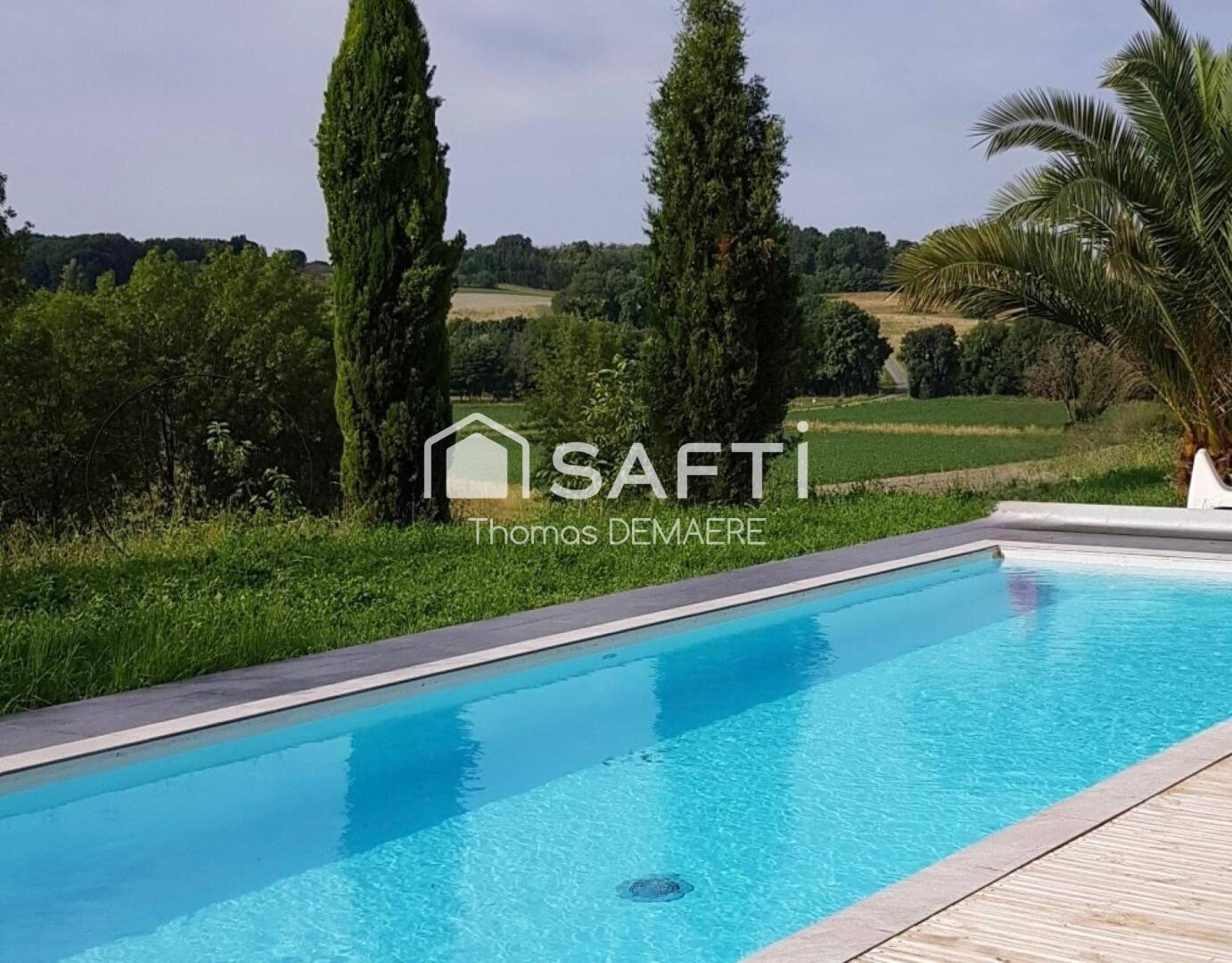 Maison 6 pièces 240 m² · à Montlieu-la-Garde · 240 m² · 350 000 €