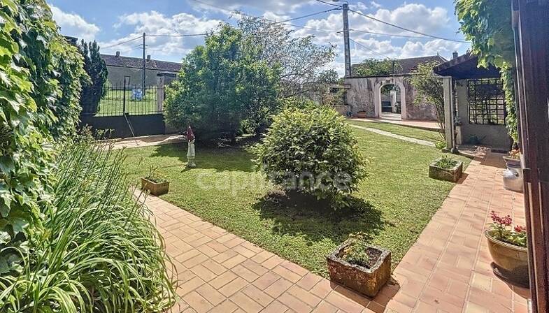 Maison à vendre 390 000 € 9 pièces 5 chambres 335 m² 1 181 m² de terrain Dixmont 89500