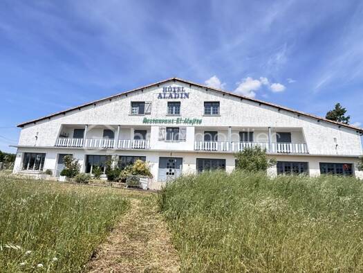 Local commercial à vendre 260 000 € 600 m² de surface de vente Saint-Rémy 79410