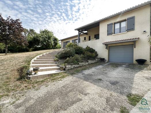 Maison à vendre 292 000 € 6 pièces 4 chambres 151 m² 6 335 m² de terrain La Couronne 16400