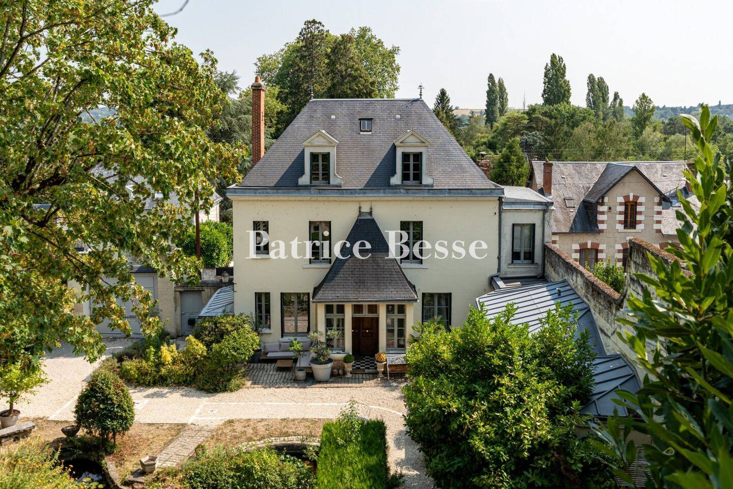 Maison 10 pièces 900 m² · à Montrichard Val de Cher · 900 m² · 890 000 €