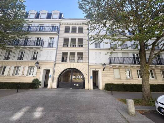 Appartement à vendre 270 000 € 2 pièces 1 chambre 45,2 m² Étage 1/3 Serris 77700