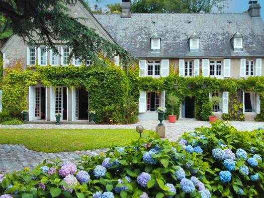 Villa à vendre 790 000 € 7 pièces 5 chambres 414 m² 4 226 m² de terrain Pau 64000