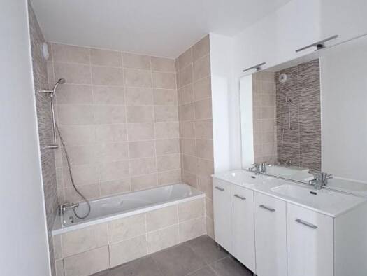 Appartement à louer 1 130 € 4 pièces 3 chambres 86 m² Étage 2/3 Agglomeration Sud Andrézieux-Bouthéon 42160