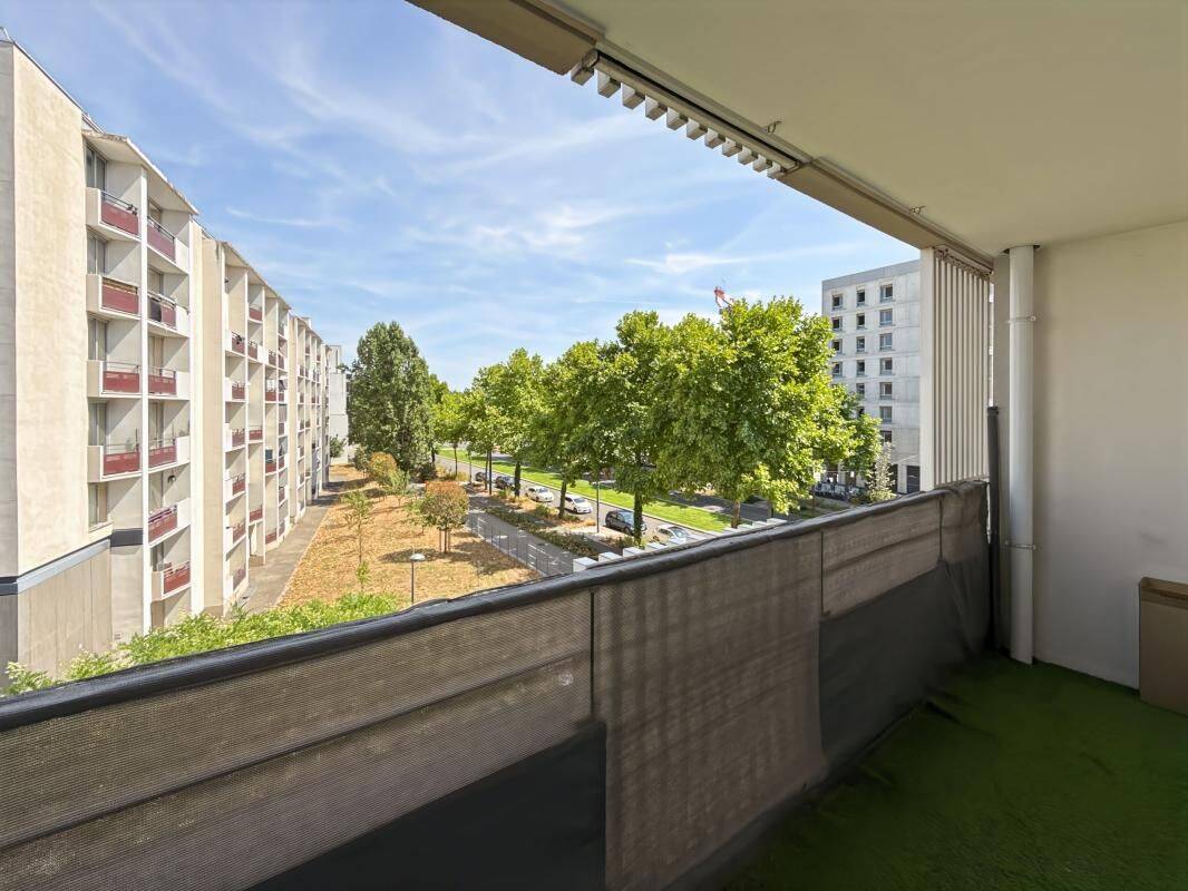 Appartement 4 pièces 81 m² · à Lyon 8ème Arrondissement · 80,8 m² · 1 281 €