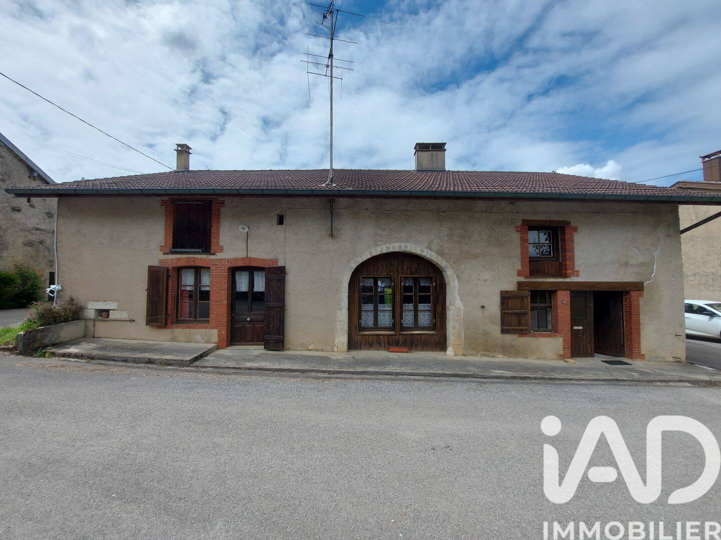 Maison 4 pièces 181 m² · à Vosbles-Valfin · 181 m² · 128 000 €