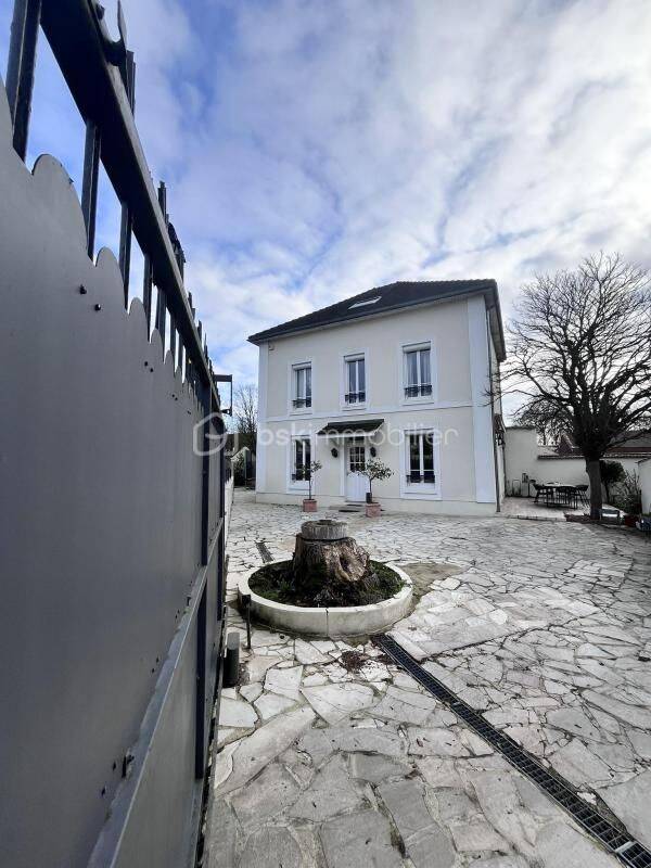 Maison 7 pièces 200 m² · à Serris · 200 m² · 585 000 €