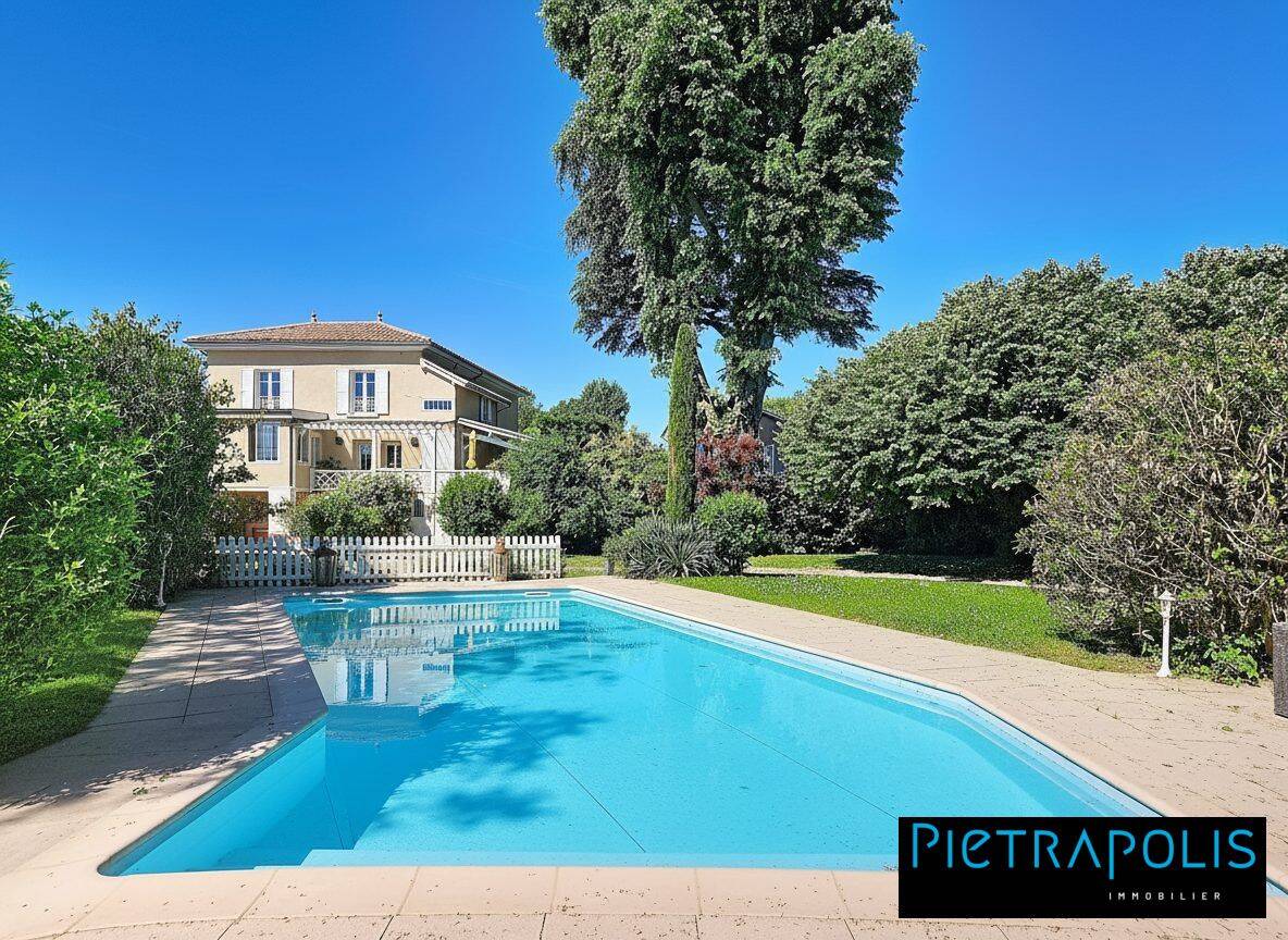 Maison 8 pièces 224 m² · à Genay · 224 m² · 685 000 €