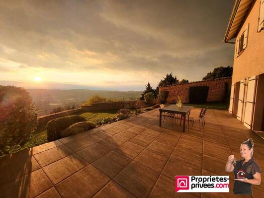 Maison à vendre 239 000 € 4 pièces 3 chambres 111 m² 834 m² de terrain Thizy-les-Bourgs 69240