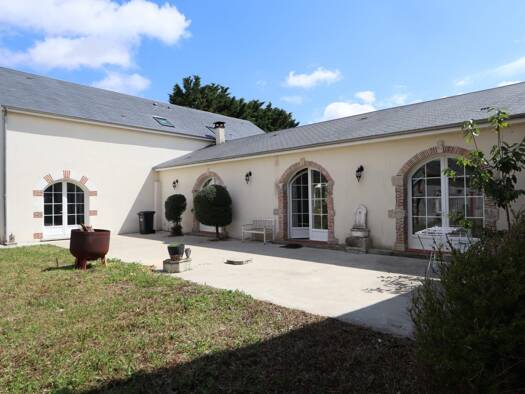 Maison à vendre 365 000 € 8 pièces 2 chambres 310 m² 2 400 m² de terrain Bazoches-les-Gallerandes 45480