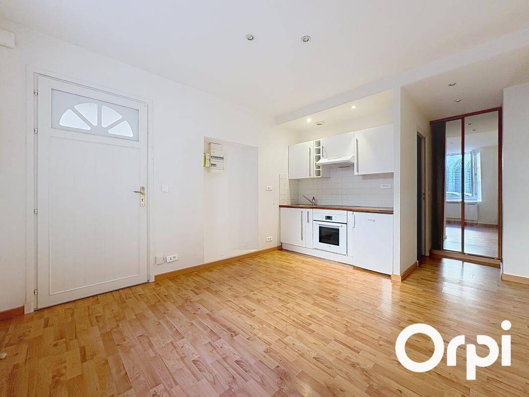 Appartement 1 pièce 19 m² · à Saint-Flour · 19,3 m² · 332 €