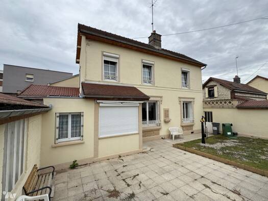 Maison à vendre 213 580 € 7 pièces 4 chambres 166 m² 597 m² de terrain Troyes 10000