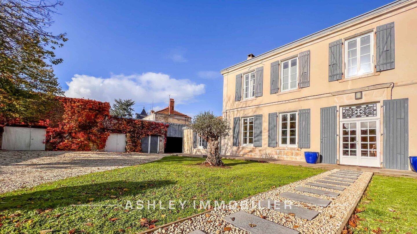 Maison 6 pièces 240 m² · à Sainte-Soulle · 240 m² · 1 029 000 €